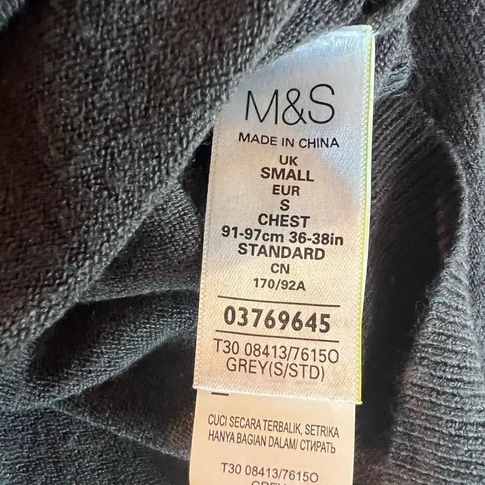 Mark & Spencer v neck knit long sleeved top size Small